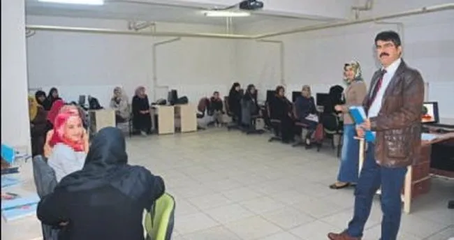 Suriyeli göçmenler Türkçe öğreniyor