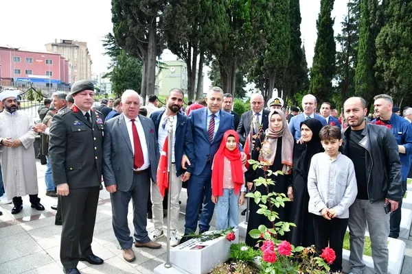 sehitlikte-bayram-duasi-vatan-evlatlari-unutulmadi-1779978067703.jpg