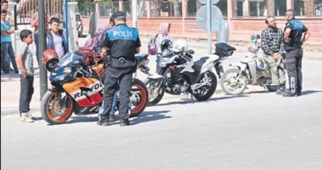 Kaldırıma bırakılan motosikletlere ceza