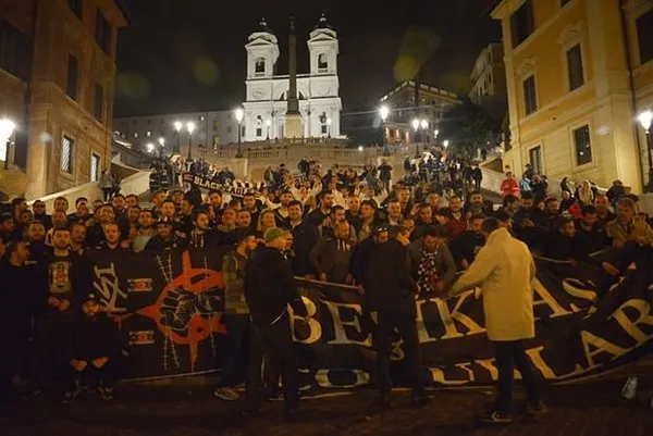 Beşiktaş taraftarları Roma'da