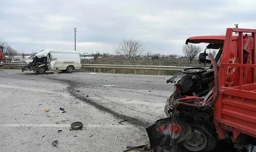 SON DAKİKA HABERİ: Eskişehir’de minibüs ile kamyonet çarpıştı: 7 yaralı