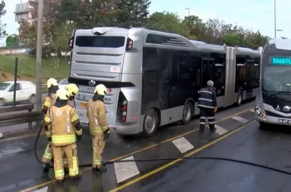 hergun-bir-metrobus-yaniyor-3-gun-ust-uste-uc-metrobus-yandi-1778339428833.jpg