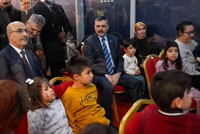 bakan-ciftciden-kulliyede-ramazan-etkinliklerine-ziyaret-1771946210247.jpg Bakan Çiftçi'den 'Külliye'de Ramazan' etkinliklerine ziyaret