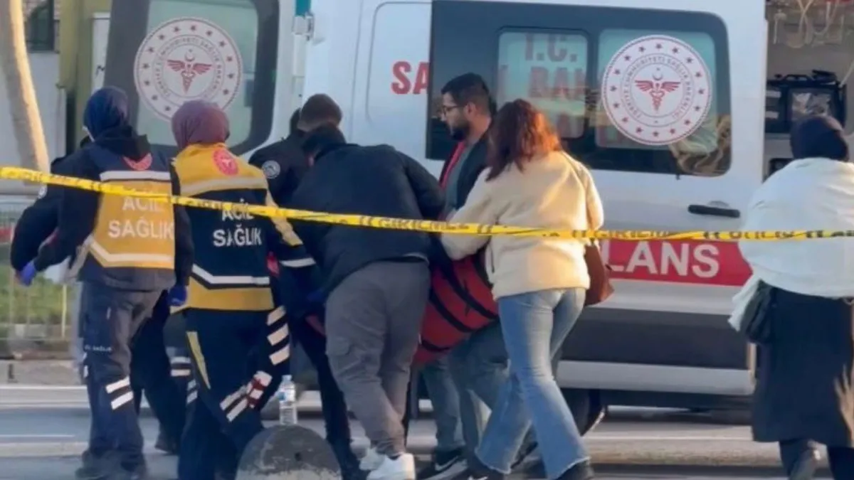 Saplantılı aşık liseli kıza ateş etti! Yoldan geçen adam vuruldu Saplantılı aşık liseli kıza ateş etti! Yoldan geçen adam vuruldu