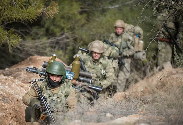Terör örgütü PKK’nın elebaşı Murat Karayılan saklandığı delikten itiraf etti: Karşımızda ‘Nereye gidersem orayı alırım’ diyen bir devlet var