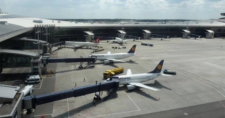 Son dakika: Rusya’da uçak acil iniş yaptı!