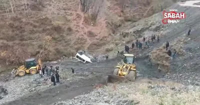 Siirt’te 3 kişinin yaralandığı kazada minibüs 5 saat sonra vadiden çıkartıldı