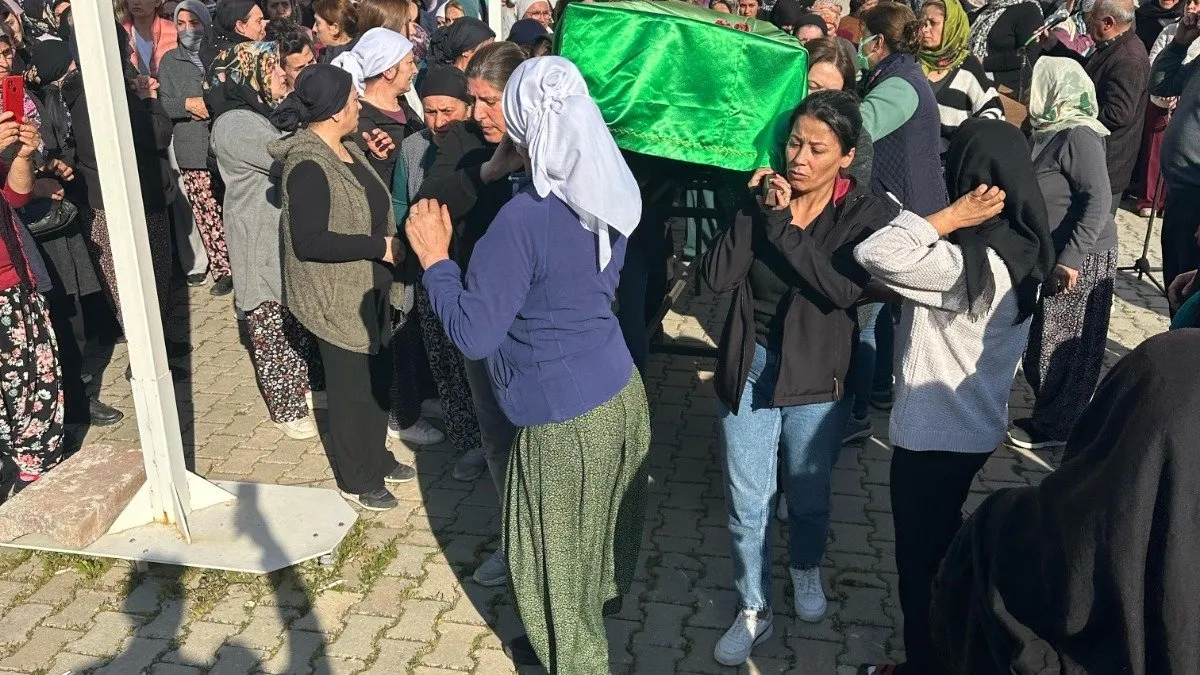 Eski sevgili kurbanı Fatma'nın cenazesini kadınlar taşıdı