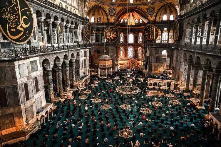 Ayasofya Camii’ne kapsamlı restorasyon: İbadete açık olacak!