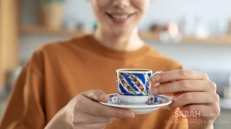 Türk kahvesinin içine 1 çay kaşığı ekleyin! Depolanmış yağlarınızı 1 haftada cayır cayır yakıyor