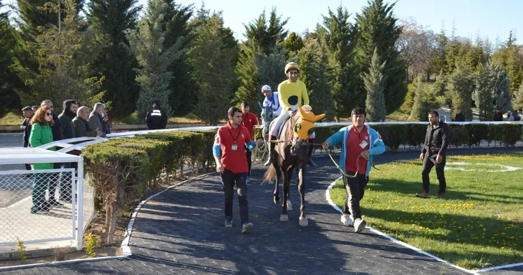 Elazığ’da at yarışı sezonu başladı