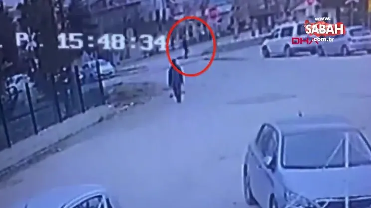 Amasya'da trenin yayaya çarptığı an kamerada | Video