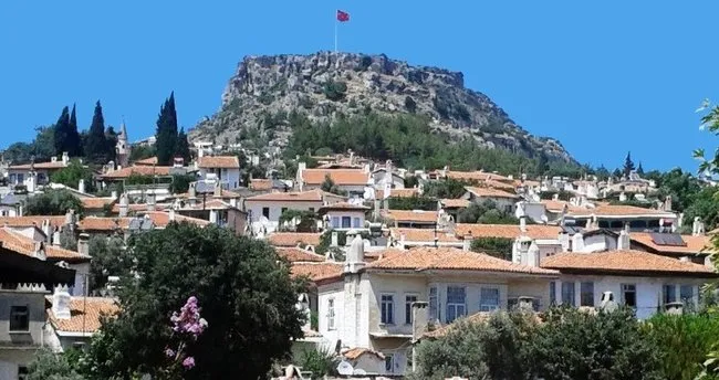 Rüzgarın Yıprattığı Türk Bayrağı Değiştirildi 1 Rüzgarın yıprattığı Türk bayrağı değiştirildi