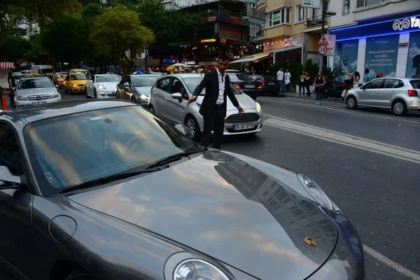 Kıvanç Tatlıtuğ'u hayranları takipte