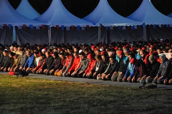 Son dakika: Sabah namazını kılıp yürüyüşe geçtiler