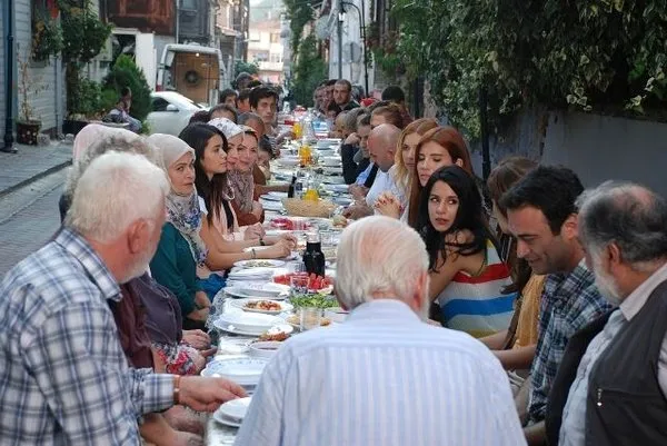 Huzur Sokağı ekibi iftarda buluştu