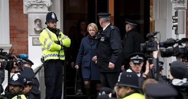 Julian Assange, Londra’da sorgulandı