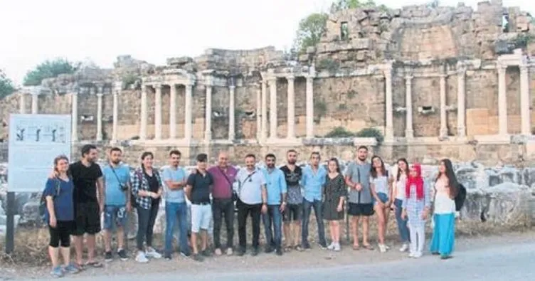 Öğrencilerin arkeoloji turu