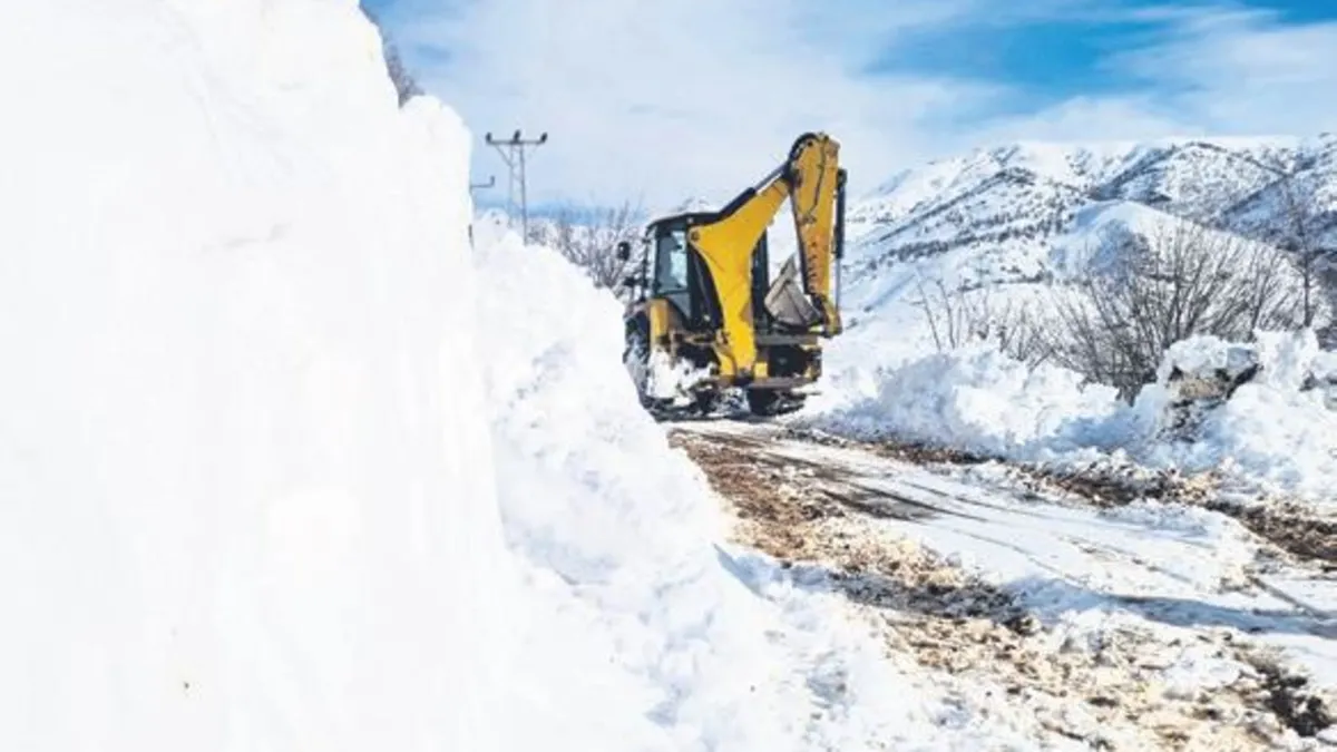Kar etkisini sürdürüyor ekipler sahada