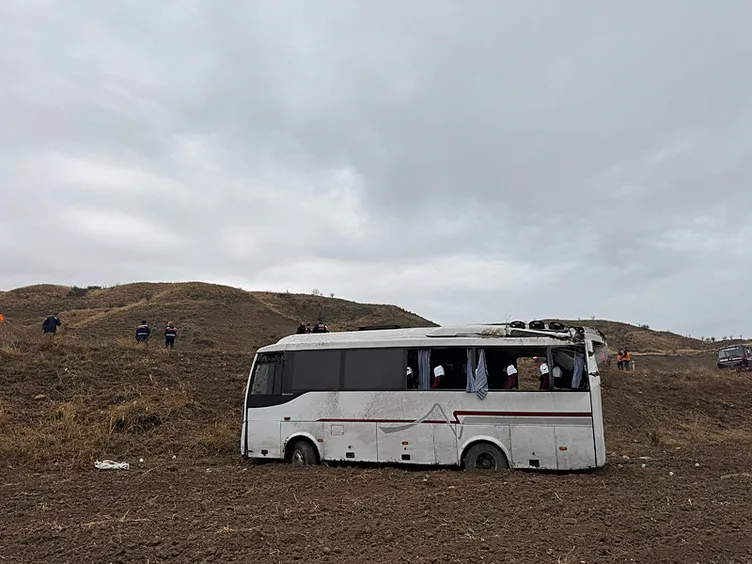 Çankırı’da feci kaza… Cenazeye giden midibüs şarampole uçtu: 29 yaralı!