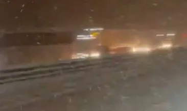 Bolu-Ankara yolunda kar yağışı etkili oluyor: Araç kuyruğu 20 km’ye ulaştı #bolu