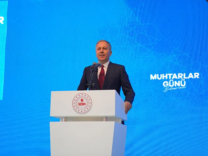 bakan-yerlikaya-yeni-trafik-kanunu-1-ocakta-yururluge-girecek-1761048867598.jpg Son dakika | Ehliyet alımı değişiyor mu? Bakan Yerlikaya'dan sürücü kursları açıklaması! Trafikte yeni dönem başlıyor