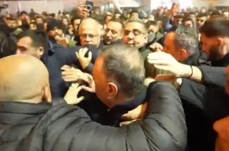 CHP’de derin kriz ve protestolar! Özel ve İmamoğlu devirdikleri Kılıçdaroğlu’ndan medet umar hale geldi