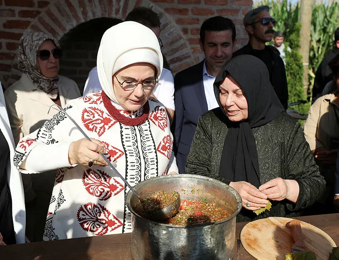emine-erdogan-fast-food-kulturu-soframizi-tehdit-ediyor-1661664495385.jpg