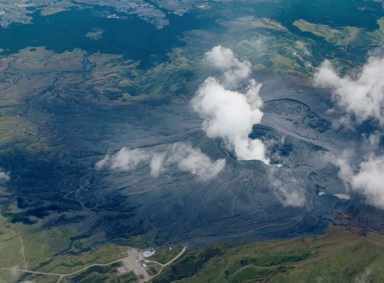 Aso Yanardağı’ndan çıkan dumanlar 11 bin metreye kadar ulaştı