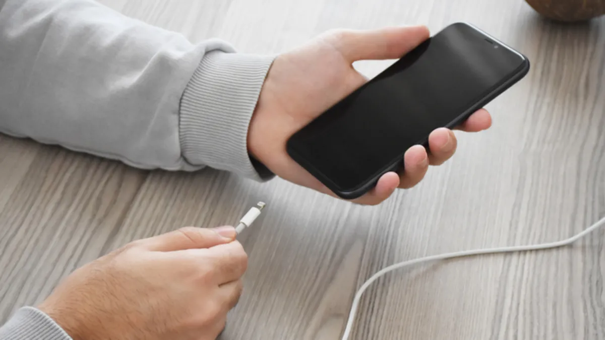 Yıllardır fark etmeden açık bırakıyoruz! Meğer telefonu içeriden yavaşlatan oymuş