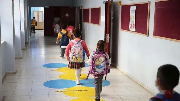 Öğrencilerin Kılık Kıyafetlerine Dair Yönetmelik’te değişiklik Resmi Gazete’de! İşte yeni dönemin ayrıntıları