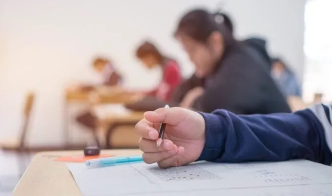 sinavlarda-ezber-bozan-soru-donemi-basliyor-1775581660787.jpeg
