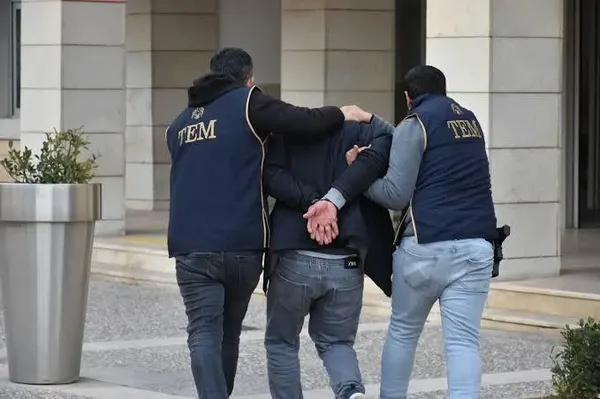 izmir-merkezli-feto-operasyonu-15-gozalti-1734587862747.jpg
