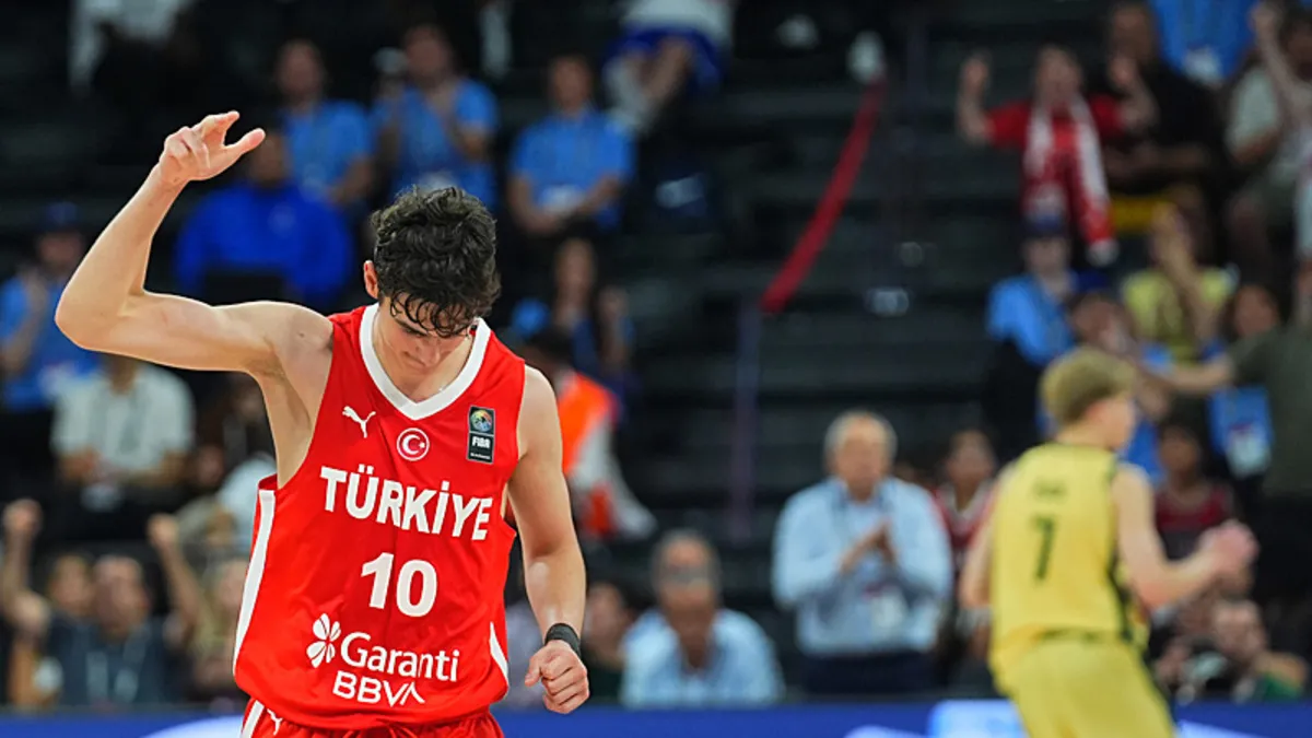 U17 Milli Basketbol Takımı oyuncusu Ömer Kutluay, Dünya Kupası'nda elde edilen dördüncülük sonrası açıklama yapıyor.