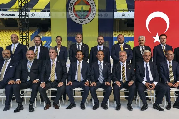 Son dakika: Fenerbahçe’nin yeni hocası bugün açıklanabilir! Slaven Bilic olmayınca efsane isim ön plana çıktı! Marco Silva, Andrea Pirlo, Paulo Fonseca ve Igor Angelovski...