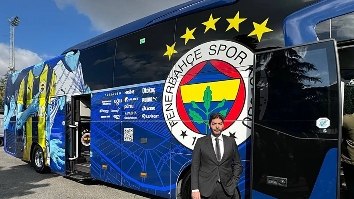 Fenerbahçe yeni otobüsünü teslim aldı
