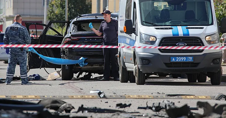 Rusya’da otomobil havaya uçtu: Bir asker hayatını kaybetti