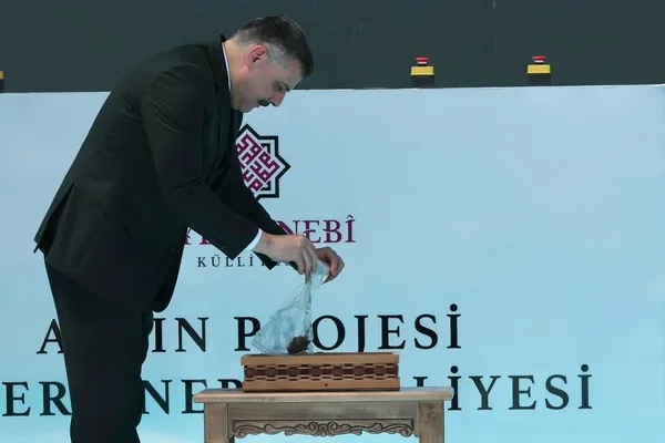 icisleri-bakani-mustafa-ciftci-sivas-valiligini-ziyaret-etti-ve-siyer-i-nebi-kulliyesi-temel-atma-torenine-kat-1785421807762.jpg