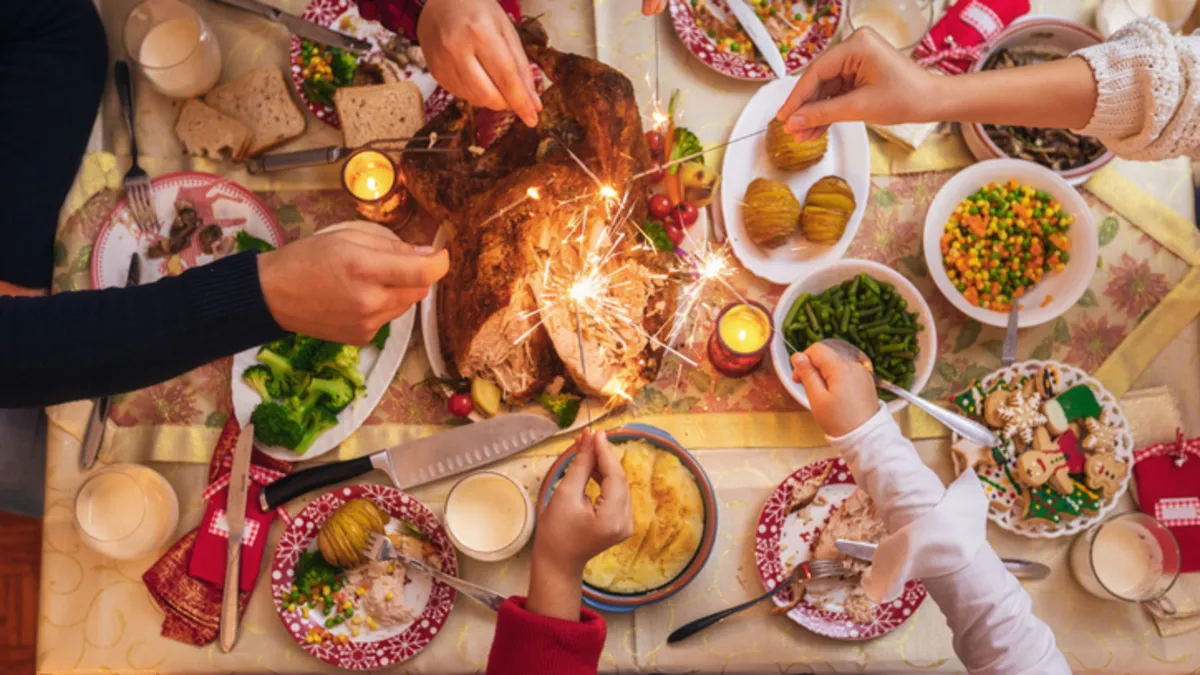 “Kalp krizi geçiriyorum” sanıp hastaneye koşmayın! Yılbaşı sofrasındaki o gizli tehlikeye dikkat… “Kalp krizi geçiriyorum” sanıp hastaneye koşmayın! Yılbaşı sofrasındaki o gizli tehlikeye dikkat…