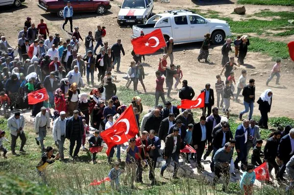 Tayy Aşireti TSK'nın Zeytin Dalı Harekatı'ndaki başarısını davul zurnayla kutladı