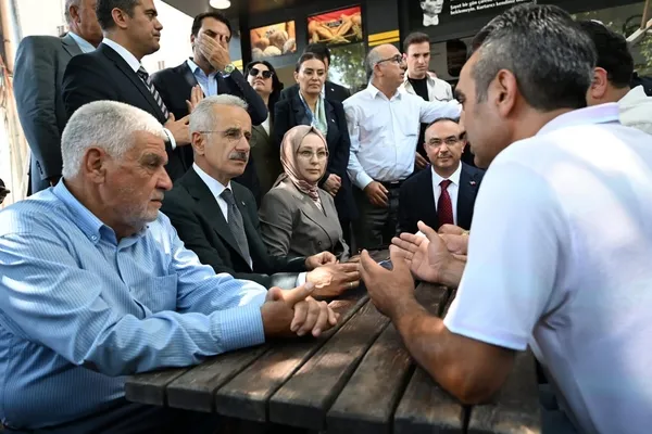ulastirma-ve-altyapi-bakani-uraloglu-tekirdagda-esnafla-bulustu-1783084846075.jpg