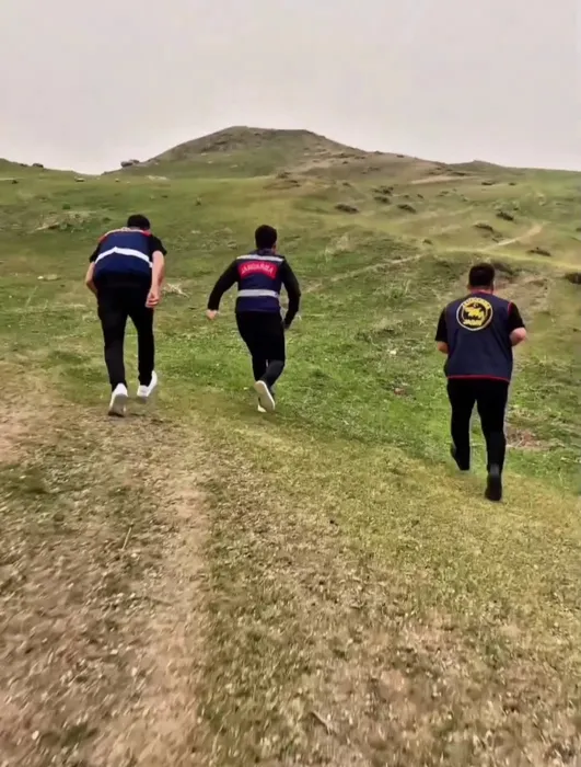 Tam 223 yıl hapisle aranıyordu! Aylarca bakın nasıl saklanmış...