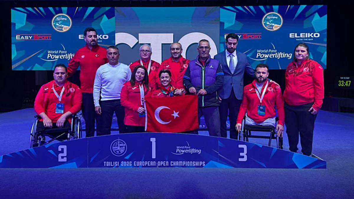 Tarladan çalışırken keşfedilen Besra tarih yazıyor! Koparmada 117 kilogram kaldırdı! İkinci kez Avrupa şampiyonu oldu Tarladan çalışırken keşfedilen Besra tarih yazıyor! Koparmada 117 kilogram kaldırdı! İkinci kez Avrupa şampiyonu oldu