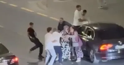 Trafik tartışması kanlı bitti! Sürücüyü yere yatırıp tekmelediler, 2 şüpheli tutuklandı #sakarya