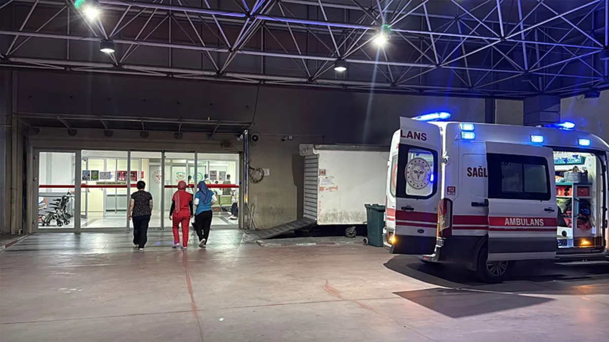 Manisa’da 19 kişi gıda zehirlenmesi şüphesiyle hastaneye başvurdu Manisa’da 19 kişi gıda zehirlenmesi şüphesiyle hastaneye başvurdu