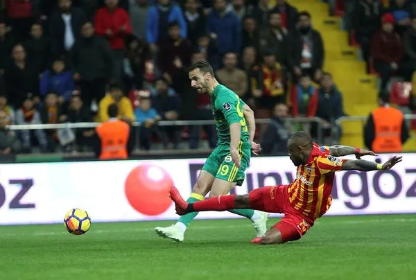 Kayserispor-Fenerbahçe maçından kareler