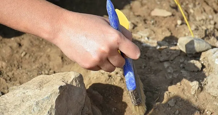 İzmir’de dev keşif! Yeşilova Höyüğü’nde 8 bin 200 yıllık atölye bulundu