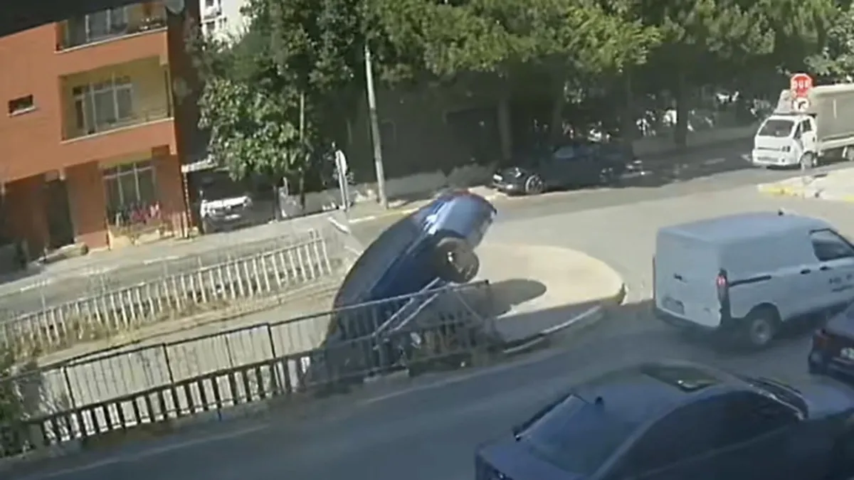Pendik’te otomobil dereye düştü: 1 yaralı! Pendik’te otomobil dereye düştü: 1 yaralı!