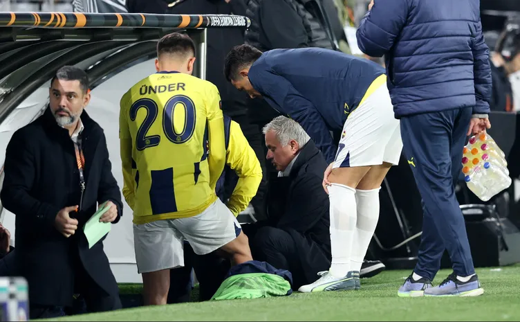 Son dakika haberleri: Fenerbahçe’de 6 futbolcu ile yollar ayrılıyor! Mourinho biletlerini kesti...
