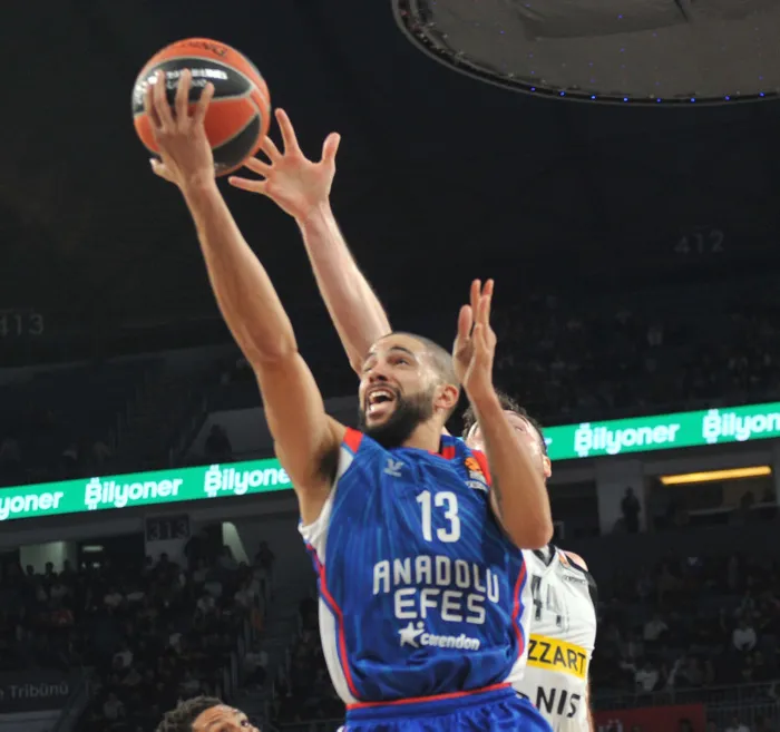 anadolu-efes-partizan-engeline-takilmadi-1700855926954.jpg